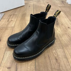 Dr. Martens Unisex 2976 Chelsea Boot